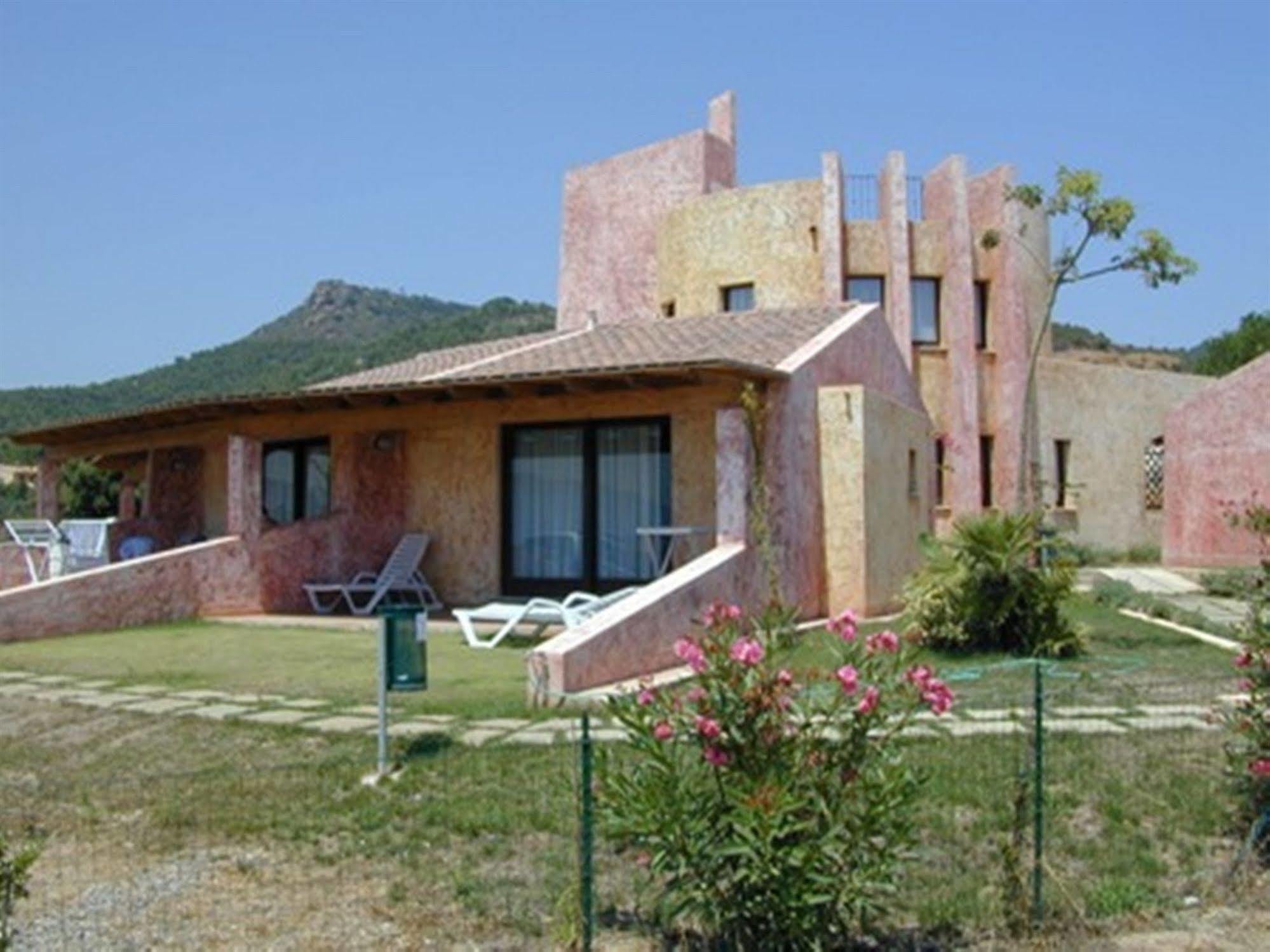 Residence Il Borgo Di Porto Corallo วิลลาปุตซู ภายนอก รูปภาพ