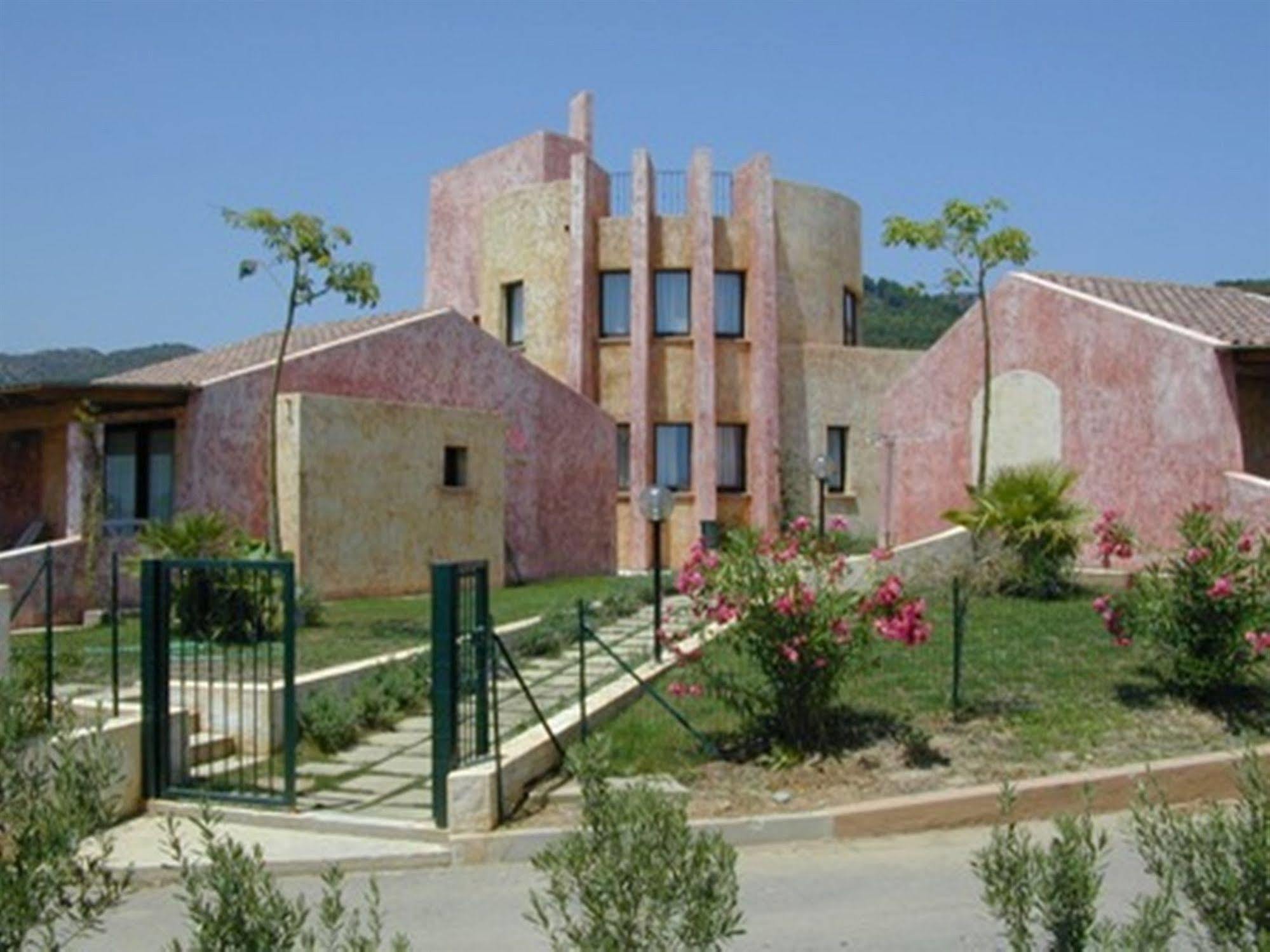 Residence Il Borgo Di Porto Corallo วิลลาปุตซู ภายนอก รูปภาพ